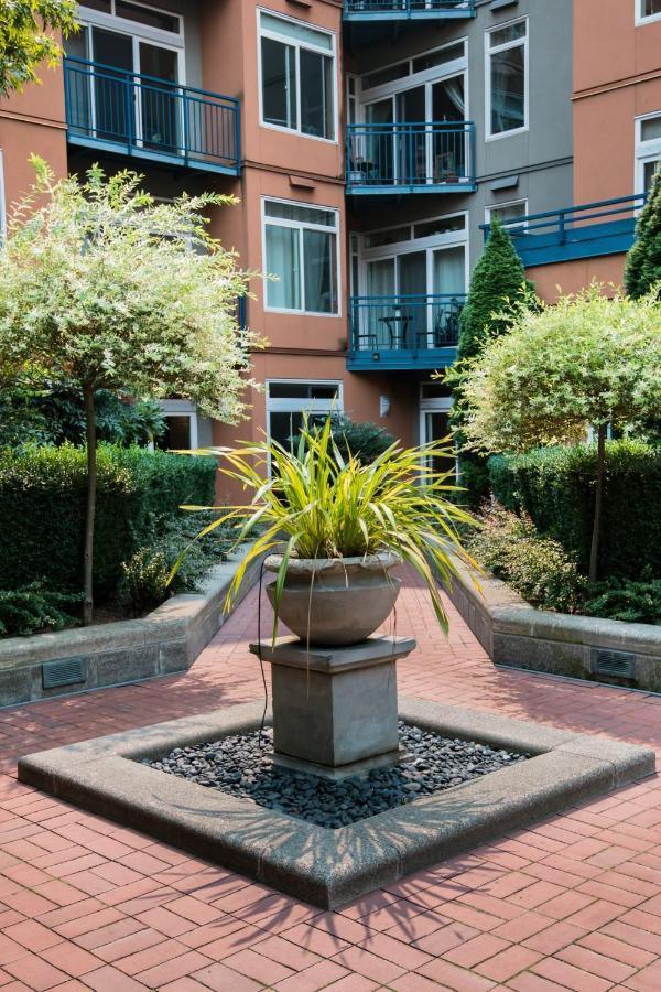 City Water View Oasis With Pool & Gym Near Cruise In Heart Of Seattle Exterior photo